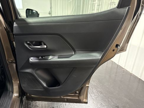 Used 2025 Nissan Kicks SV FWD image 13