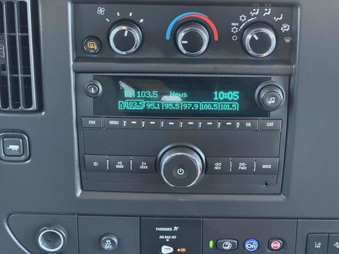 Used 2025 Chevrolet Express 3500 LT w/ LT Preferred Equipment Group RWD image 20