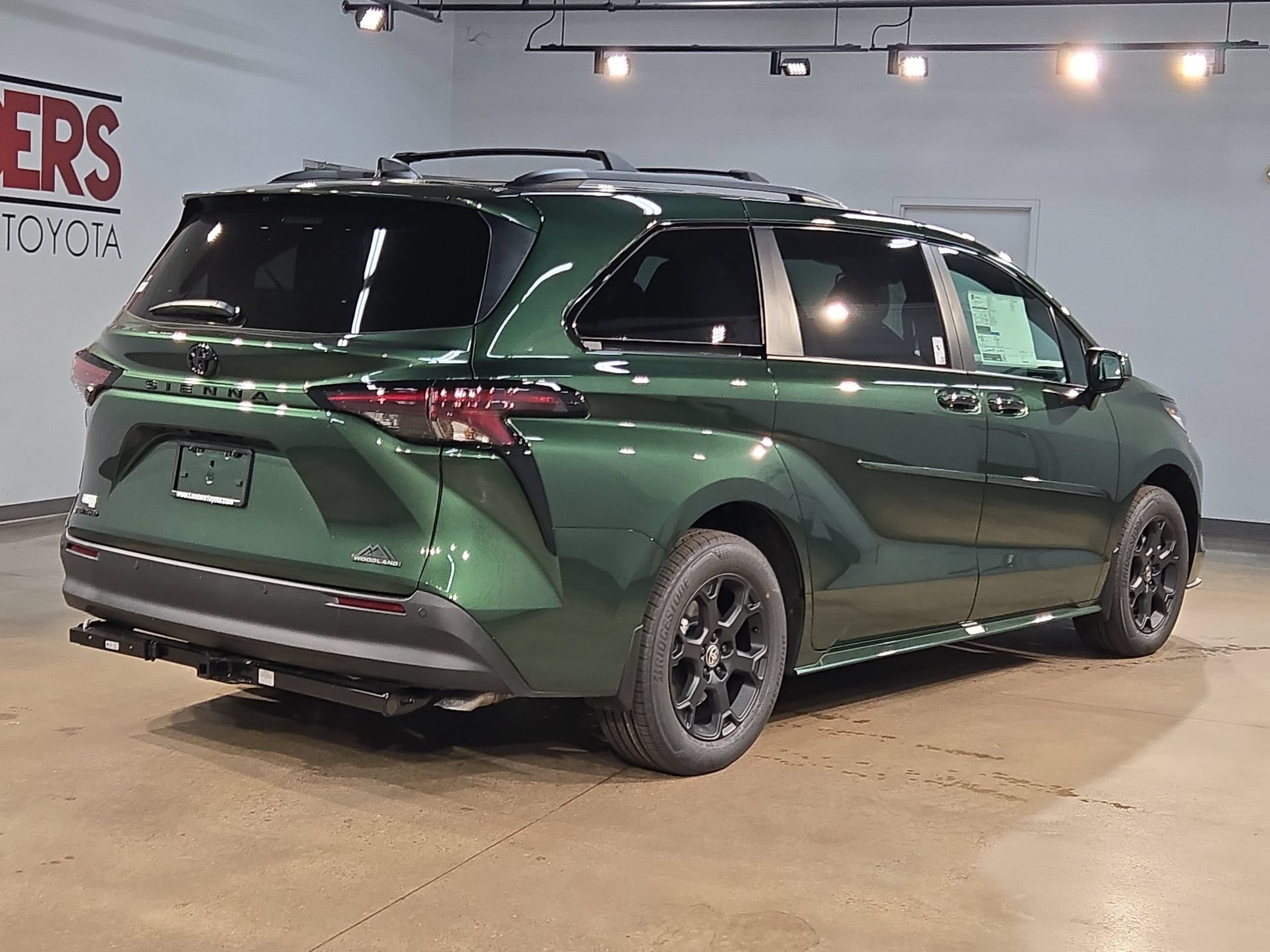 New 2026 Toyota Sienna XLE Woodland Edition AWD/4WD image 7