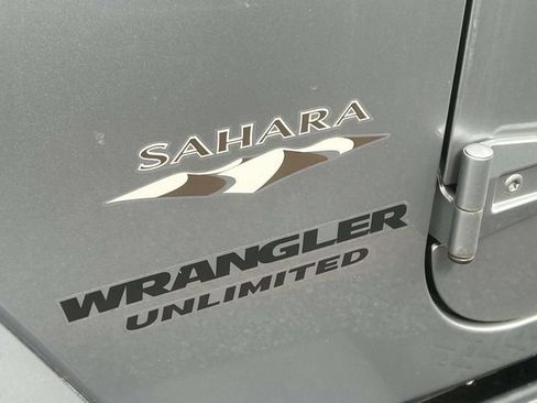 Used 2017 Jeep Wrangler Unlimited Sahara w/ Connectivity Group AWD/4WD image 5