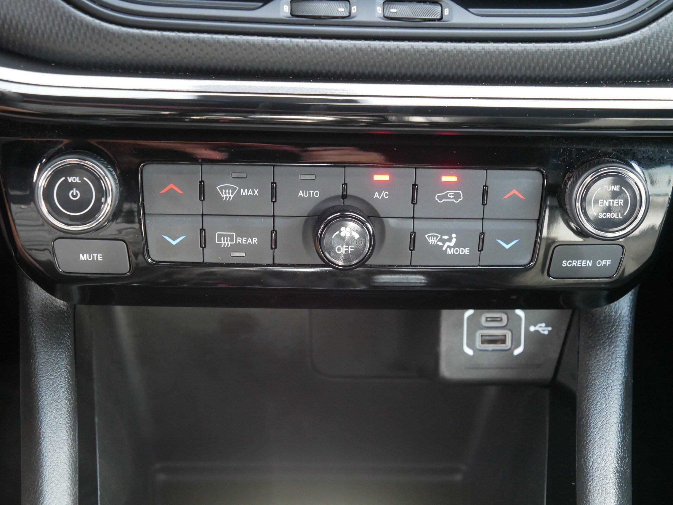 Used 2025 Jeep Compass Latitude w/ Convenience Group AWD/4WD image 23
