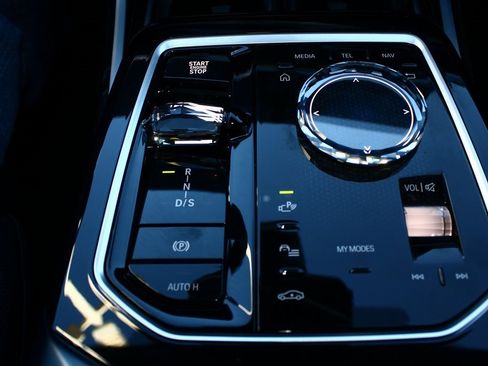 Used 2025 BMW 760i xDrive w/ Executive Package image 18