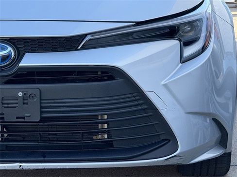 Used 2025 Toyota Corolla LE image 8