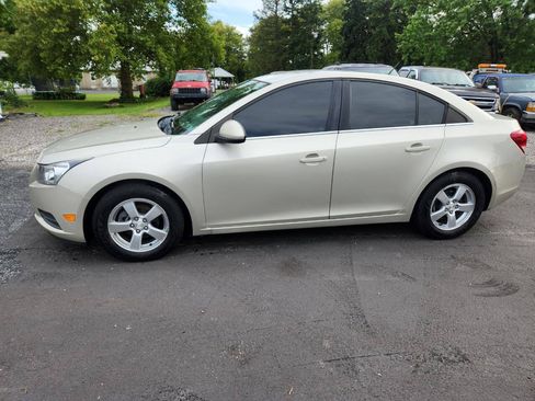 Used 2014 Chevrolet Cruze LT FWD image 2