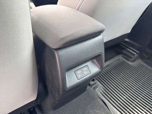 Used 2024 Toyota Corolla LE FWD image 17