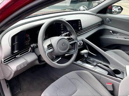 Used 2023 Hyundai Elantra SEL FWD image 13