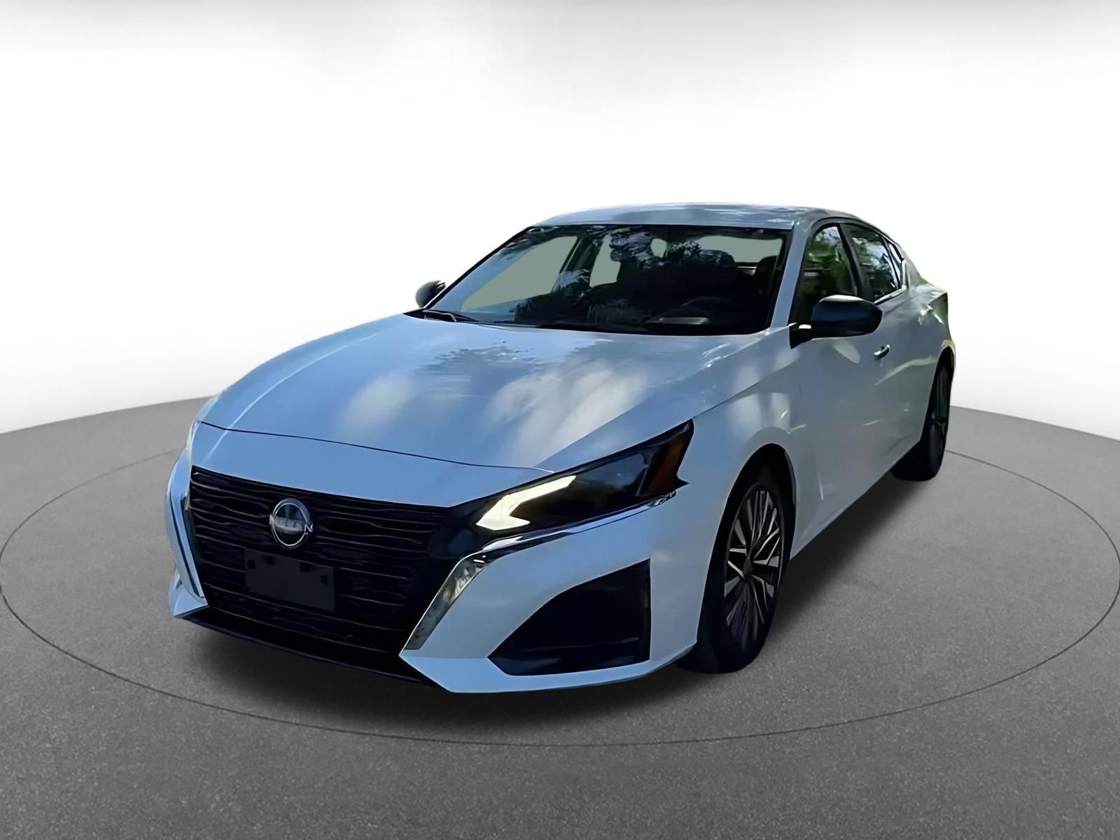Used 2025 Nissan Altima 2.5 SV FWD image 6