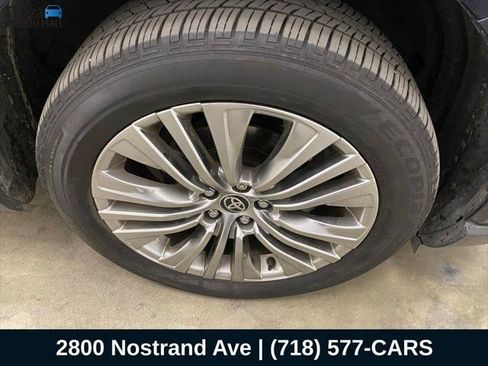 Certified 2023 Toyota Venza XLE AWD/4WD image 15