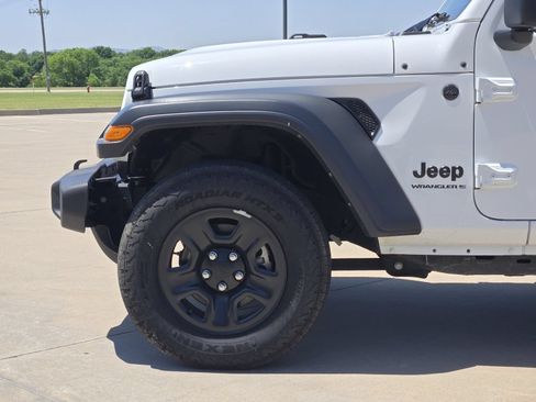 Used 2025 Jeep Wrangler Unlimited Sport AWD/4WD image 9