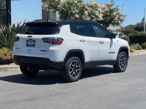 New 2026 Jeep Compass Trailhawk w/ Sun, Sound & Navigation Group AWD/4WD image 4