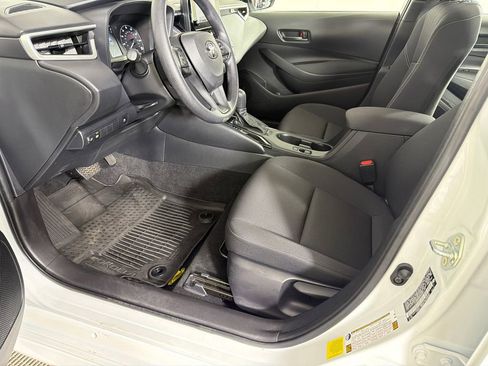 Used 2025 Toyota Corolla LE image 9