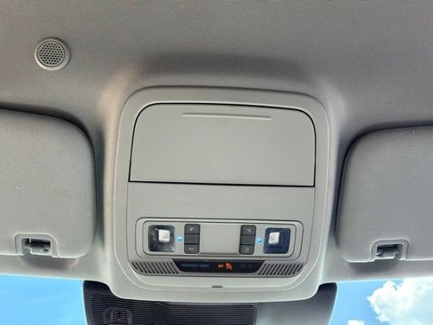 Used 2023 Ford Explorer XLT AWD/4WD image 22