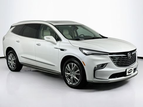 Used 2023 Buick Enclave Essence w/ Experience Buick Package image 2