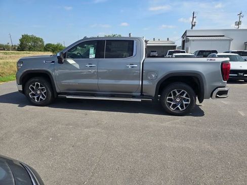 New 2026 GMC Sierra 1500 SLT AWD/4WD image 8