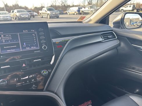 Used 2024 Toyota Camry SE image 23