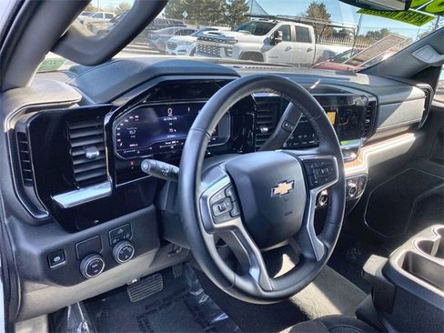 Used 2025 Chevrolet Silverado 1500 LT image 2