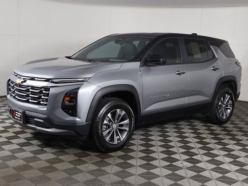 Used 2025 Chevrolet Equinox LT w/ Safety and Technology Package image 9