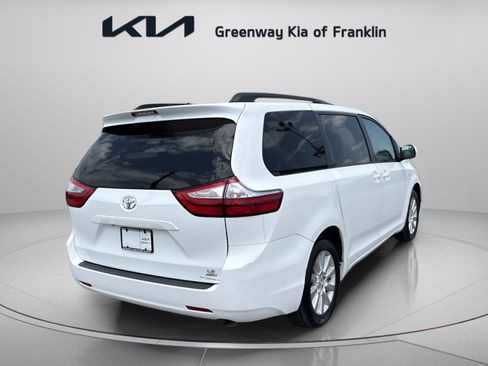 Used 2017 Toyota Sienna LE AWD/4WD image 7