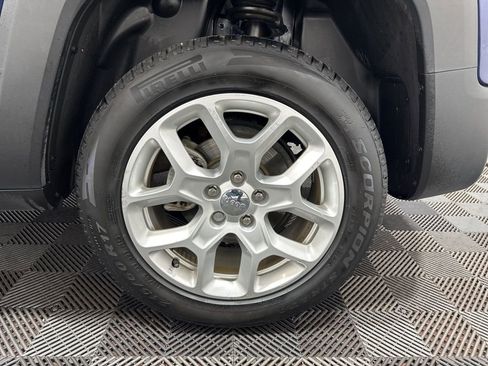 Used 2016 Jeep Renegade Latitude w/ Cold Weather Group image 34