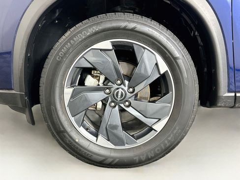 Used 2025 Nissan Rogue SV AWD/4WD image 11