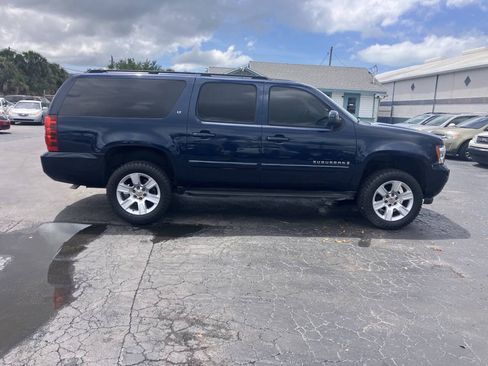 Used 2007 Chevrolet Suburban LT w/ LT Preferred Equipment Group RWD image 12