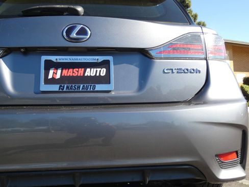 Used 2017 Lexus CT 200h image 9