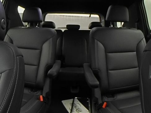 Used 2026 Chevrolet Traverse LT FWD image 13