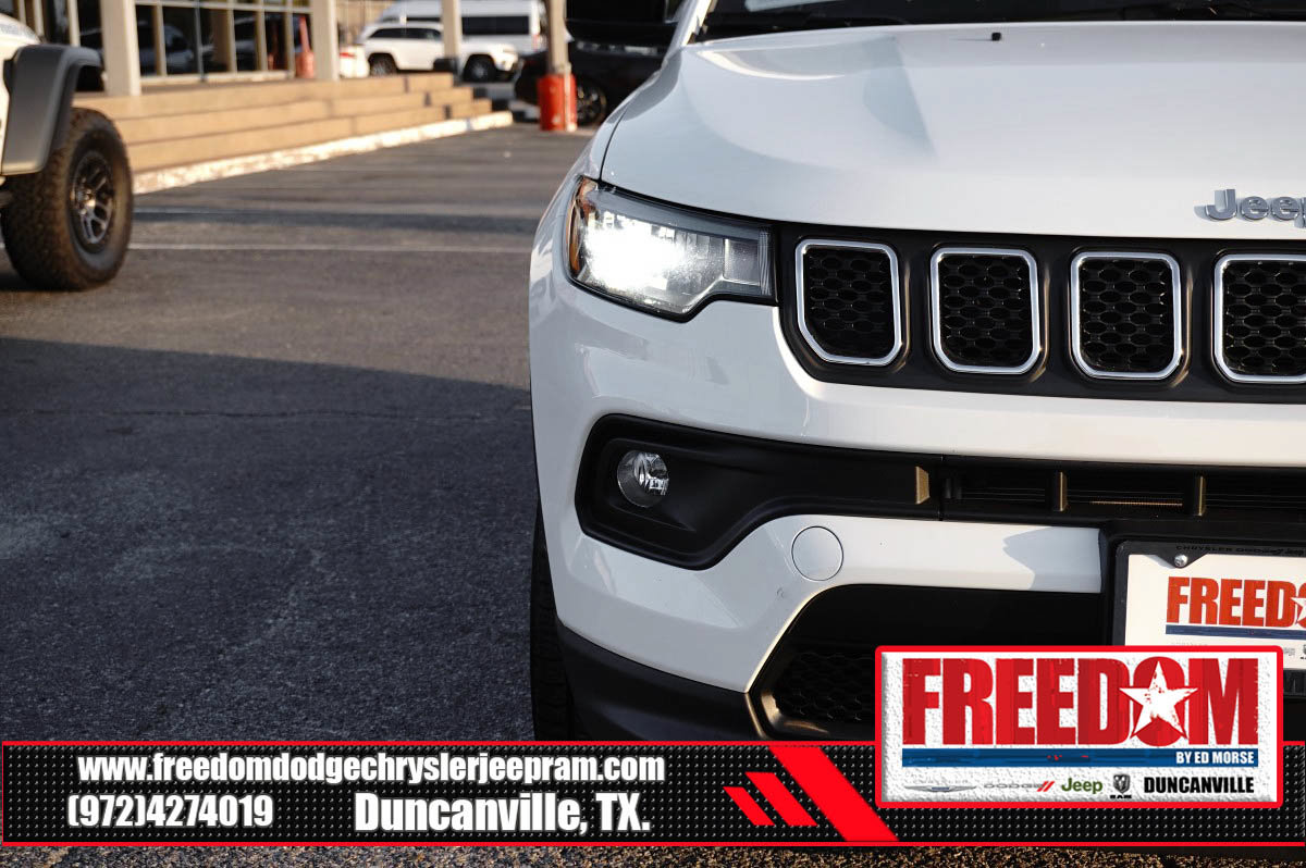 Used 2024 Jeep Compass Latitude AWD/4WD image 42