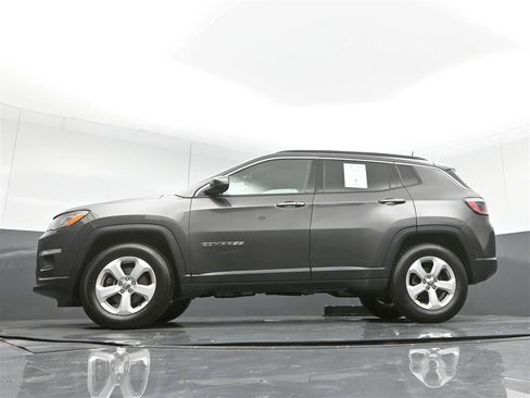 Used 2017 Jeep Compass Latitude w/ Safe & Security Group AWD/4WD image 36