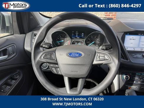 Used 2019 Ford Escape SE image 16