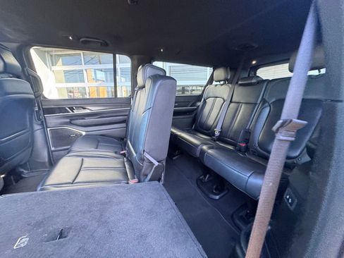 Used 2023 Jeep Wagoneer L Series II image 31