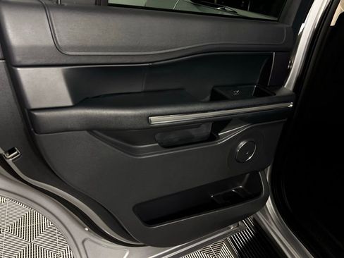 Used 2024 Ford Expedition XLT image 30