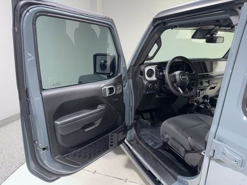 Used 2024 Jeep Wrangler Unlimited AWD/4WD image 9