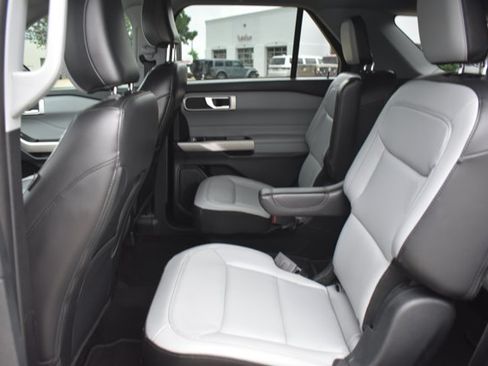 Used 2021 Ford Explorer XLT w/ Equipment Group 202A RWD image 15
