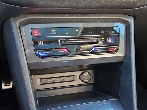 Certified 2022 Volkswagen Tiguan SE R-Line image 16