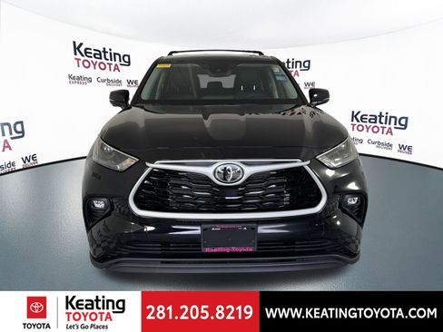 Used 2023 Toyota Highlander LE FWD image 11