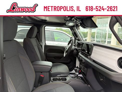 Used 2025 Jeep Wrangler Sport AWD/4WD image 10