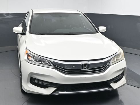Used 2017 Honda Accord Sport image 2