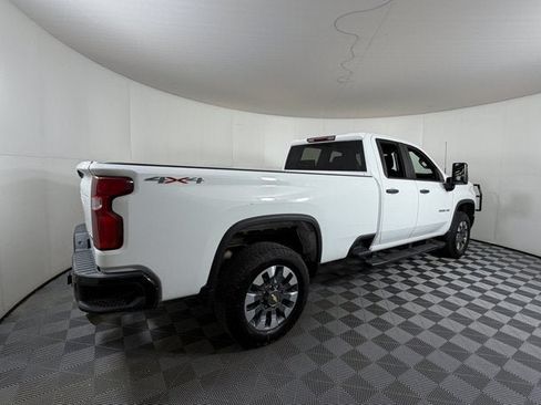 Used 2021 Chevrolet Silverado 2500 Custom w/ Custom Value Package AWD/4WD image 4