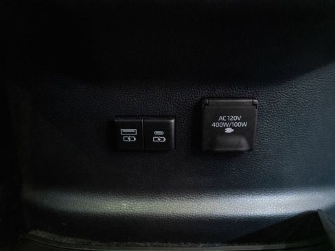 Used 2024 Toyota Tundra Limited AWD/4WD image 40