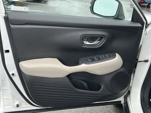 Used 2023 Honda HR-V LX image 10