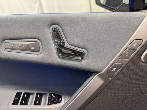 Used 2025 BMW iX M60 image 17