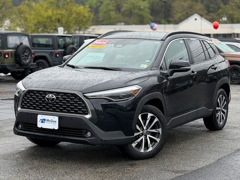Used 2025 Toyota Corolla Cross XLE AWD/4WD image 1