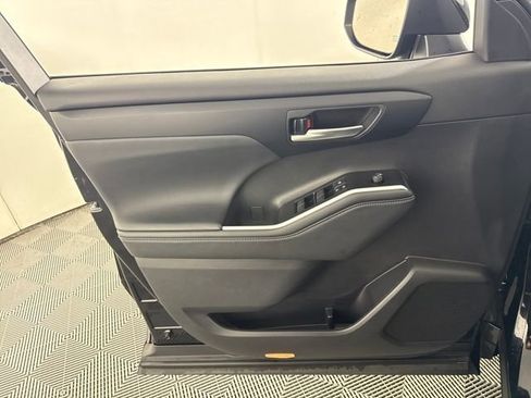 Used 2025 Toyota Highlander XSE image 25