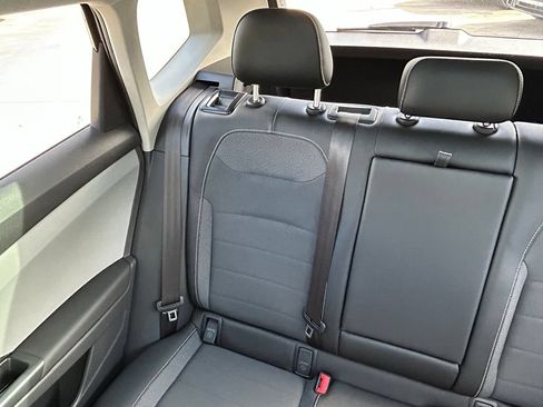Certified 2022 Volkswagen Taos SE AWD/4WD image 12