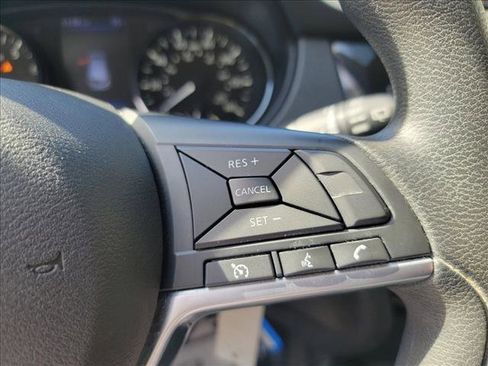 Used 2020 Nissan Rogue Sport S image 18