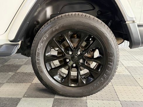 Used 2019 Jeep Wrangler Unlimited Sahara w/ Uconnect 4C Nav & Sound Group AWD/4WD image 30