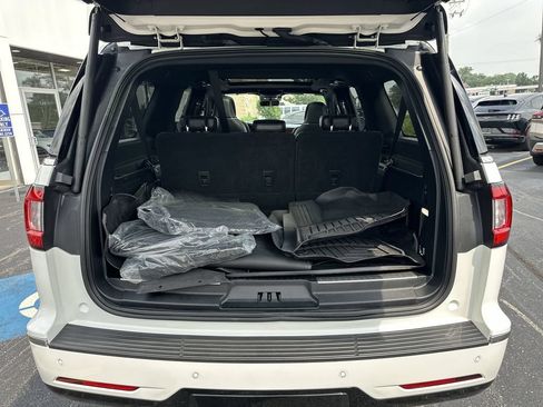 Used 2020 Lincoln Navigator L Reserve w/ Equipment Group 208A Reserve AWD/4WD image 21