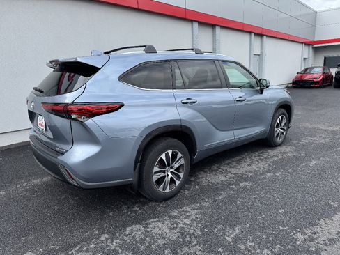 Used 2023 Toyota Highlander XLE AWD/4WD image 5