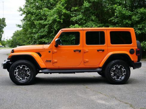 Used 2025 Jeep Wrangler Unlimited Sahara AWD/4WD image 39